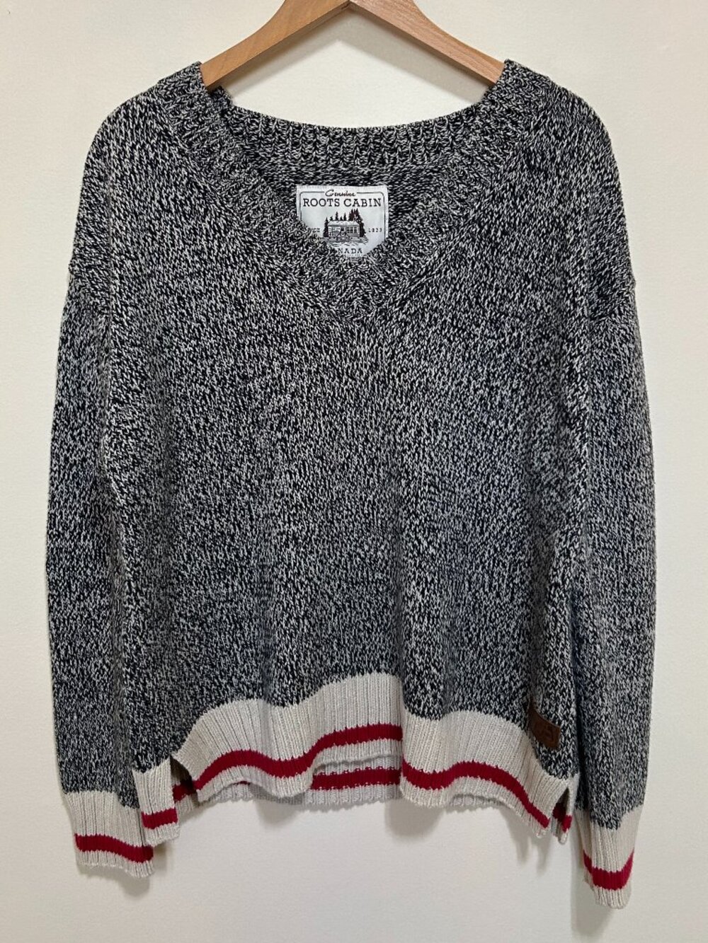 Roots Cabin V-Neck Sweater Heathered Black & White Red Band Trim Size M